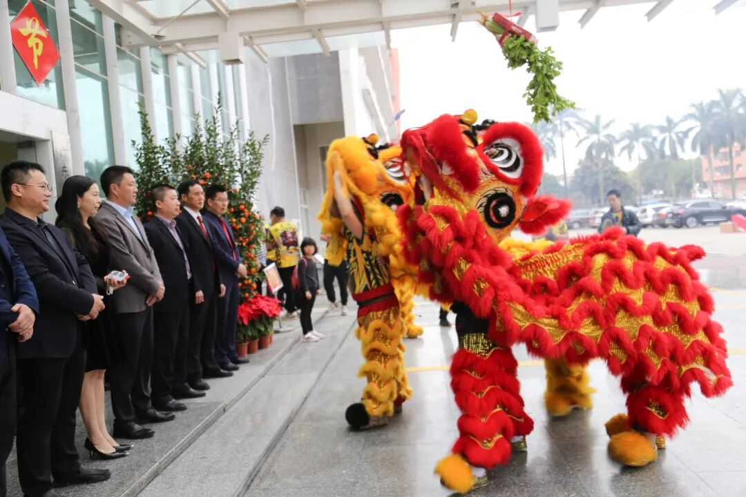 Horse heralds a new chapter; success crowns endeavors! Chigo’s commencement ceremony sounds the clarion call for progress